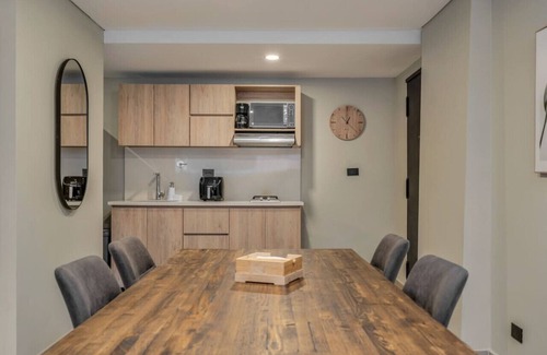 El Tesoro Apartment | 7th floor 2BR modern apt close to parque lleras