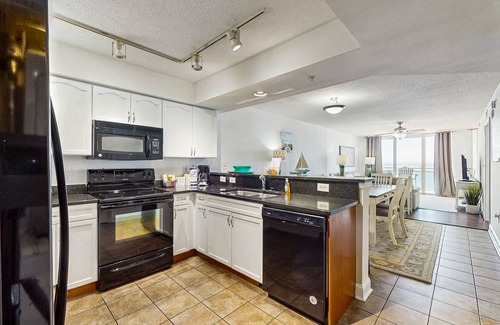Crescent Beach Condo | 7th-floor oceanfront condo with pool, hot tub, private balcony & gym