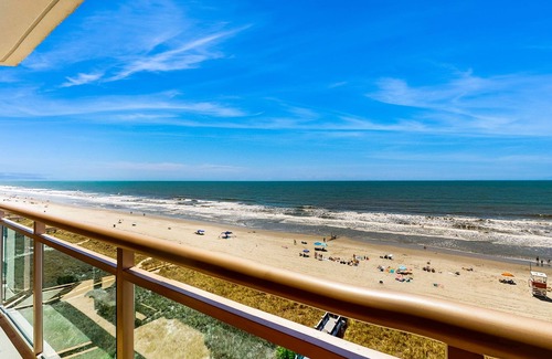 Crescent Beach Condo | 7th-floor oceanfront condo with pool, hot tub, private balcony & gym
