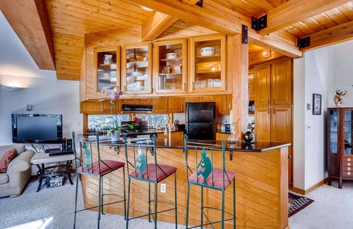 Breckenridge Heights House | 7th Nt FREE! Hot Tub! Sunroom, Deck, Hot Tub, BBQ, Wildlife Winter Views, Popular