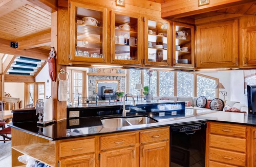 Breckenridge Heights House | 7th Nt FREE! Hot Tub! Sunroom, Deck, Hot Tub, BBQ, Wildlife Winter Views, Popular