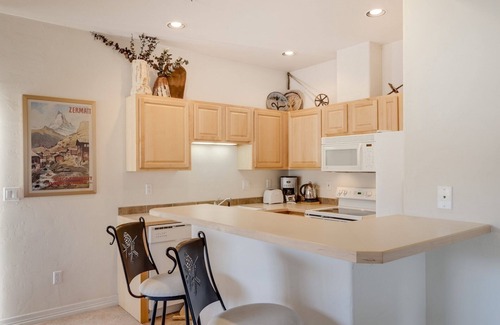 Breckenridge House | 7th Nt Free! Sunny End Unit. Fireplace, Patio, BBQ. Close to Shuttle/Gondola