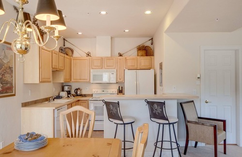 Breckenridge House | 7th Nt Free! Sunny End Unit. Fireplace, Patio, BBQ. Close to Shuttle/Gondola