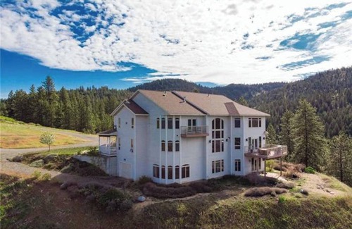 Kettle Falls House | 8,500 sq.ft. Luxurious River/Mountain View house