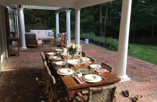 Wainscott House | 8/6-8/13 special Prime Wainscott Estate South of Highway