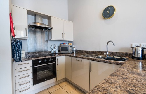 Torquay City Centre Cottage | 8 Astor House - premier one bed apartment with stunning uninterrupted sea views and balcony