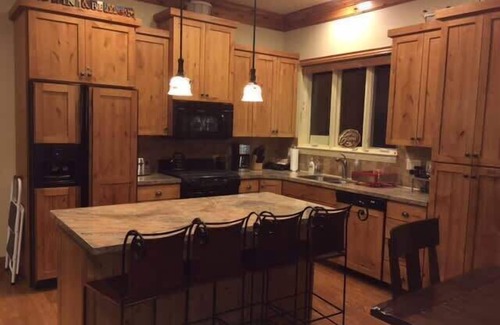 Eden House | 8 Bdr 5 ba Amazing View! Amenities! Fido can join!