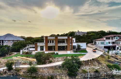 Stone Oak House | 8 Bed 8 Bath- Mega Mansion W/Breathtaking Views, Modern