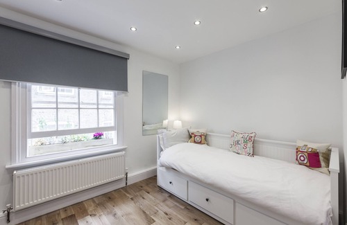 Westminster House | 8 Bed family home Westminster Central London (sleeps 11 including children)