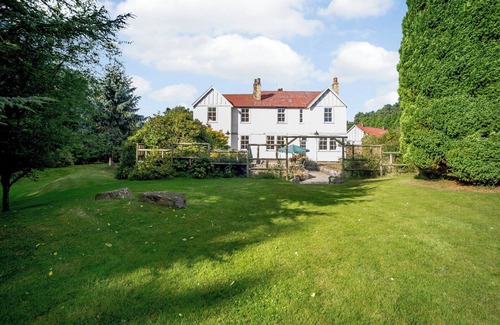Gordon Cottage | 8 bedroom accommodation in Gordon, near Kelso