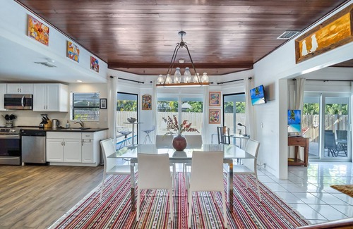 Hallandale Beach House | 8 Bedroom-resort UP TO 22 GUESTS 5 minute-drive to the OCEAN