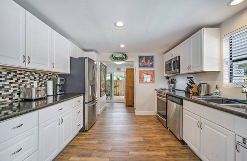 Hallandale Beach House | 8 Bedroom-resort UP TO 22 GUESTS 5 minute-drive to the OCEAN