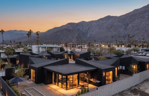 Downtown Palm Springs Apartment | 8-Bedroom Suite | Blackhaus Hotel by AvantStay