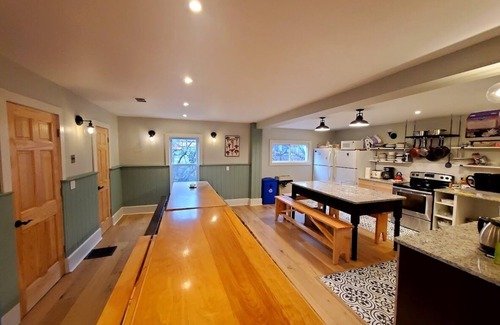 Dorset House | 8-bedroom vacation home just 16 minutes from Golf Club at Equinox