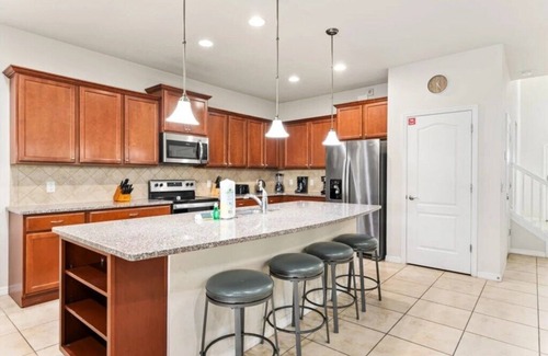 Four Corners House | 8 Bedrooms/6 Bathrooms/Windsor Westside (2129MT)