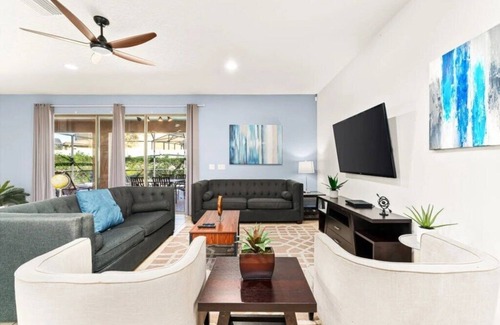 Four Corners House | 8 Bedrooms/6 Bathrooms/Windsor Westside (2129MT)