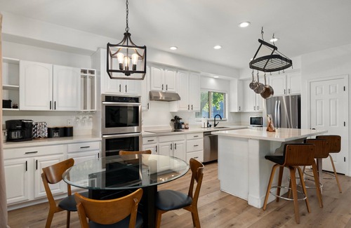 Desert Sunset House | 8 Beds|3 Showers|Gameroom, Gym, Pool, Spa & BBall