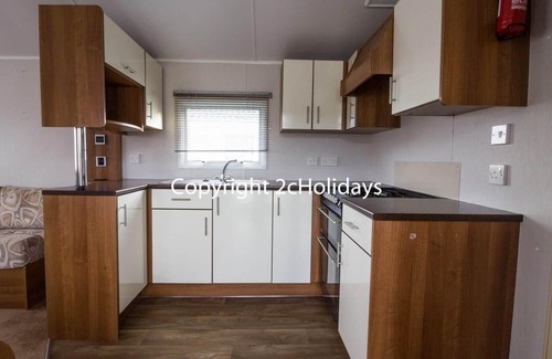 Hopton House | 8 berth caravan for hire near Great Yarmouth at Broadland Sands ref 20268BS