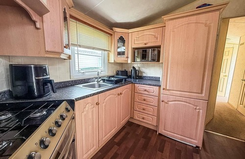 Skegness House | 8 berth caravan with WiFi and decking in Lincs ref 78003P