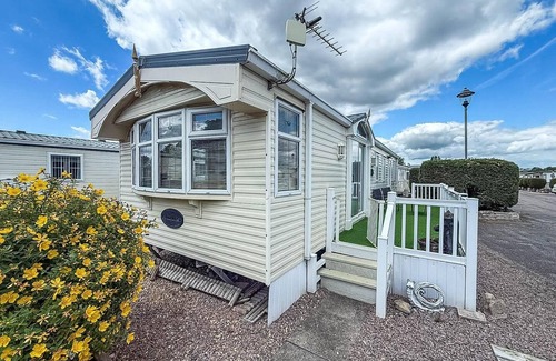 Skegness House | 8 berth caravan with WiFi and decking in Lincs ref 78003P