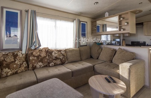Corton House | 8 berth, dog friendly caravan with stunning sea views in Suffolk ref 32032AZ