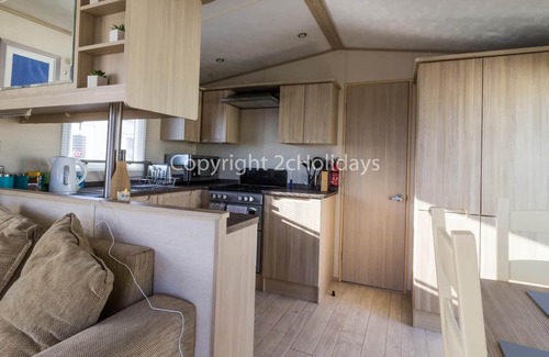 Corton House | 8 berth, dog friendly caravan with stunning sea views in Suffolk ref 32032AZ