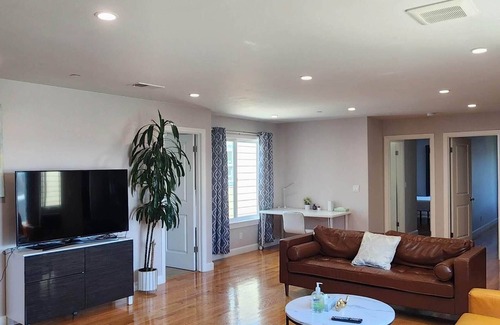 Daly City House | 8-BR, 8-Bath Home: Your Perfect Staycation near SF