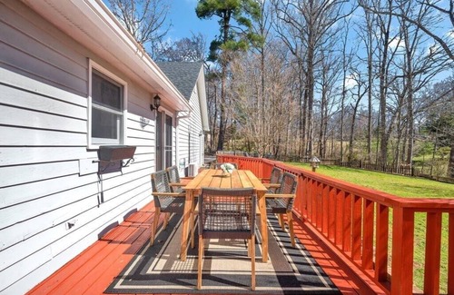 Candler House | 8 Br~Sleeps 24~Hot Tub~Game Room~Dog Friendly!