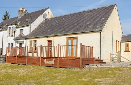 Dalwhinnie Cottage | 8 DISTILLERY COTTAGE, pet friendly, with a garden in Dalwhinnie