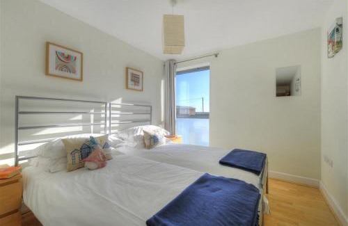 West Bay Apartment | 8 Driftwood