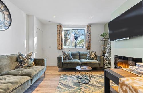 Heworth House | 8 Eighth Ave Retreat On The Green Beautiful 4-Bed Home Pass The Keys