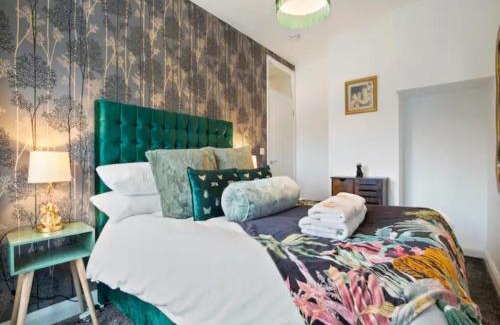 Heworth House | 8 Eighth Ave Retreat On The Green Beautiful 4-Bed Home Pass The Keys