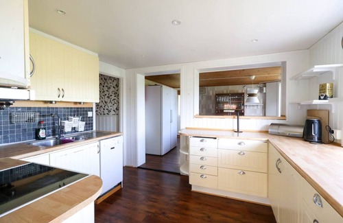Save Apartment | 8 guests, free parking & wifi