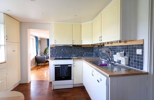 Save Apartment | 8 guests, free parking & wifi
