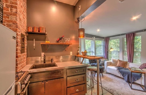 Central Midtown Apartment | #8 · Historic but Modern with Relaxing Natural Light