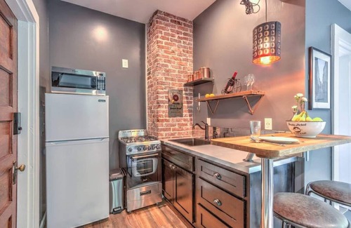 Central Midtown Apartment | #8 · Historic but Modern with Relaxing Natural Light