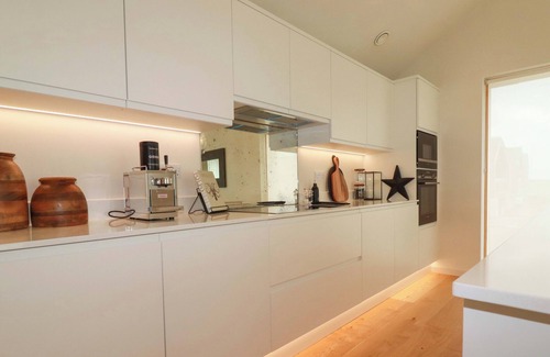 Winnard's Perch Cottage | 8 KARN HAVOS, pet friendly, character holiday cottage in Mawgan Porth