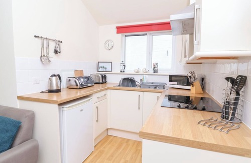 Combe Martin Cottage | 8 MANLEIGH PARK, family friendly, with a garden in Combe Martin