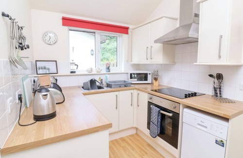 Combe Martin Cottage | 8 MANLEIGH PARK, family friendly, with a garden in Combe Martin