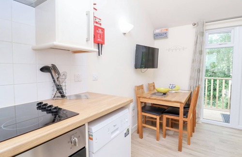Combe Martin Cottage | 8 MANLEIGH PARK, family friendly, with a garden in Combe Martin
