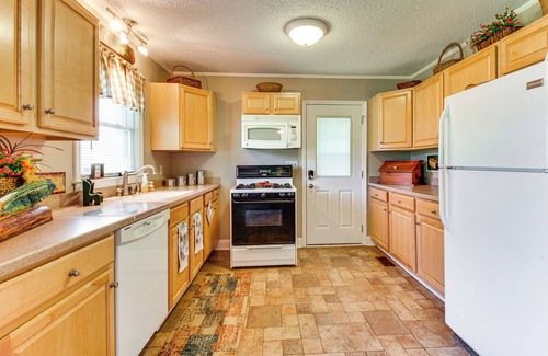 Seneca House | 8 Mi to Clemson: Peaceful Family Home w/Yard
