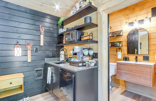 Athol Apartment | 8 Mi to Farragut State Park: Wooded Cabin Escape!