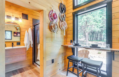 Athol Apartment | 8 Mi to Farragut State Park: Wooded Cabin Escape!