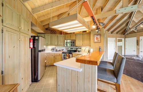 Seven Devils House | 8 Mi to Ski Slopes! Hot Tub Haven in Seven Devils