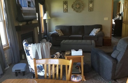 Oshkosh House | 8 miles from EAA; 45” from Lambeau Field