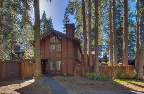 Comstock Acres House | 8 miles to Ski Palisades Tahoe-Alpine|Walk to Town