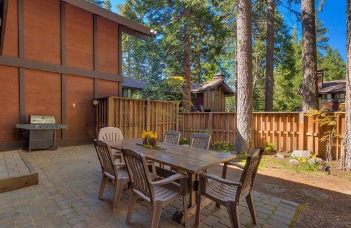 Comstock Acres House | 8 miles to Ski Palisades Tahoe-Alpine|Walk to Town