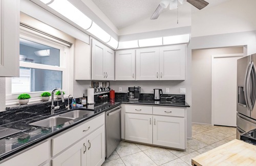 South Venice House | 8 min to Beach ★ 5TV★Ice Hockey★ BBQ★ Bikes★Baby Gear ★Table Tennis ★Beach Gear