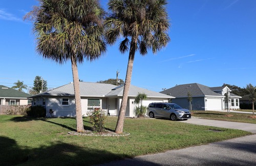 South Venice House | 8 min to Beach ★ 5TV★Ice Hockey★ BBQ★ Bikes★Baby Gear ★Table Tennis ★Beach Gear
