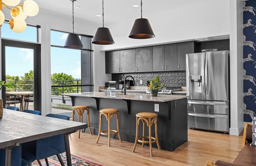 Woodland in Waverly Condo | 8 Min to Broadway-Rooftop Patio w City Views-Walkable
